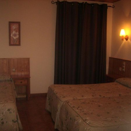 Hostal Pernalle Erillavall Kültér fotó