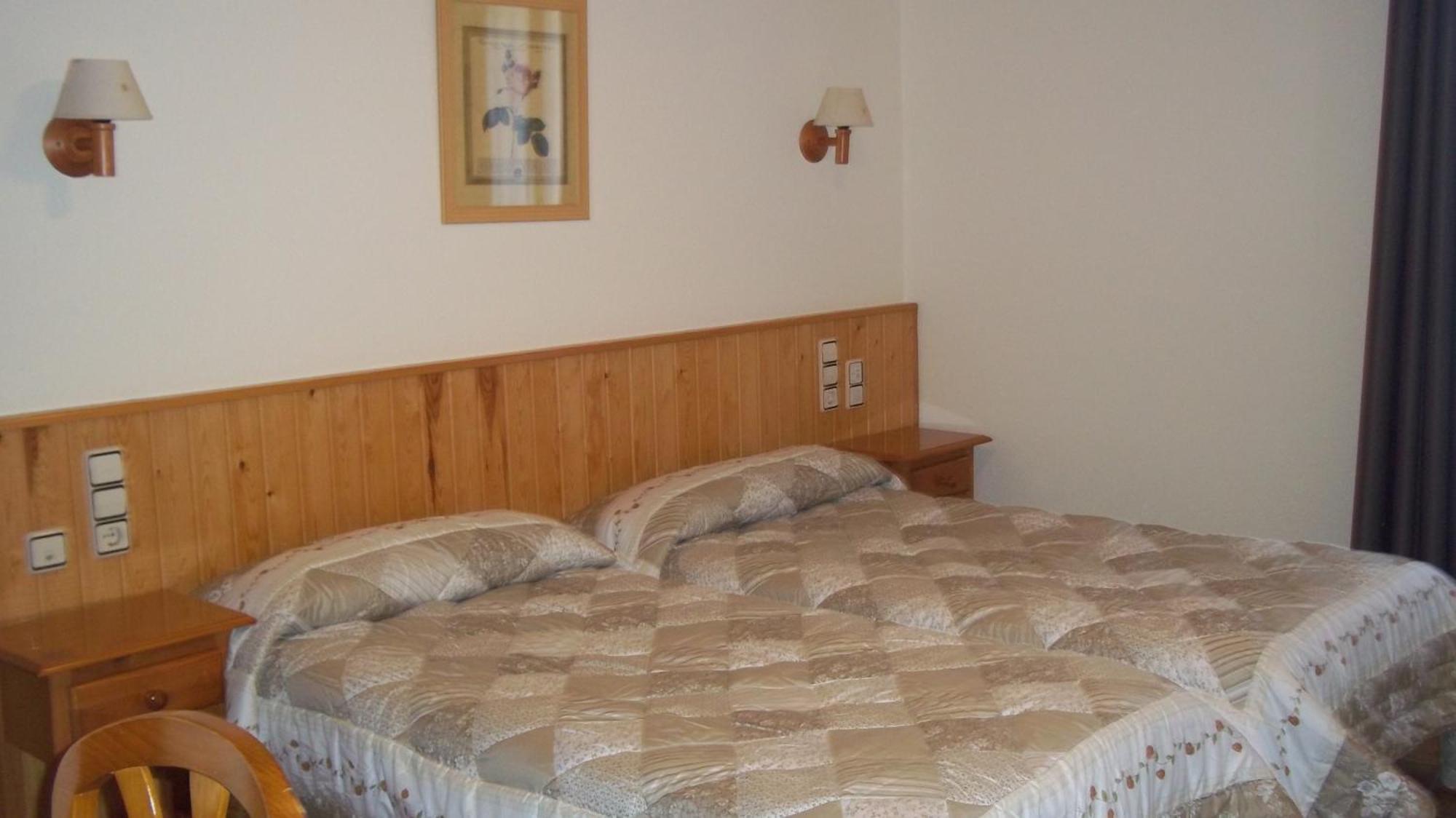 Hostal Pernalle Erillavall Kültér fotó