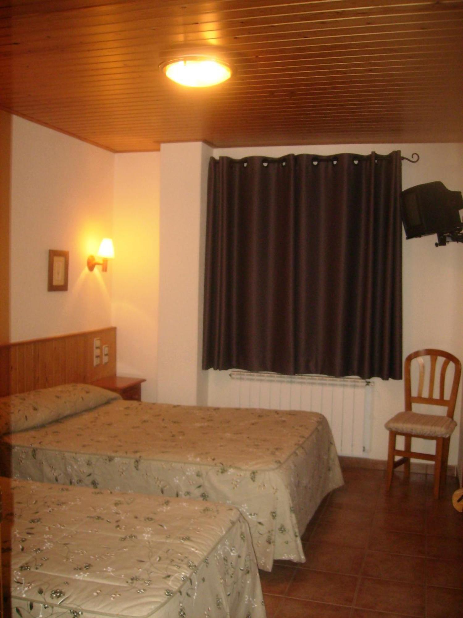 Hostal Pernalle Erillavall Kültér fotó