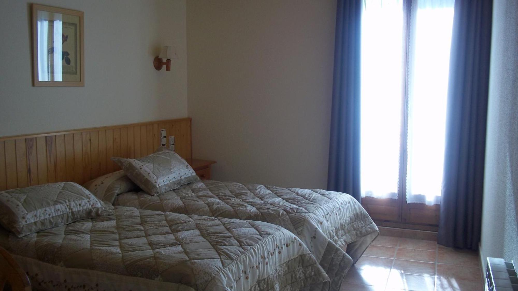 Hostal Pernalle Erillavall Kültér fotó