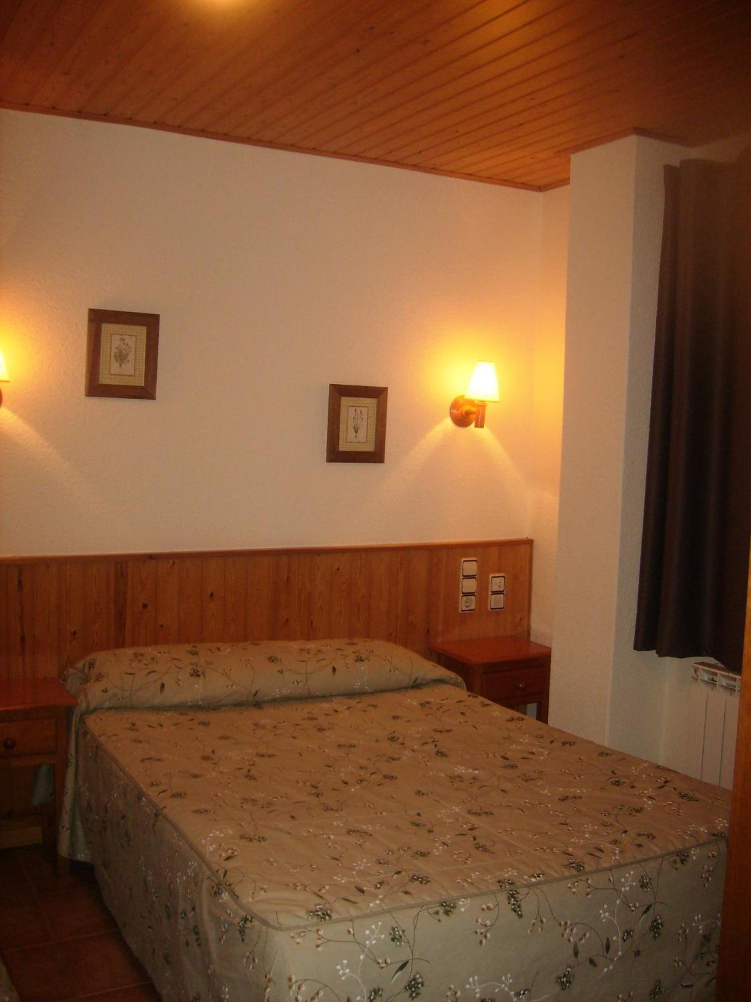 Hostal Pernalle Erillavall Kültér fotó